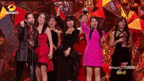 娱乐圈夫妻吃瓜视频播放,吃瓜视频播放量飙升，揭秘明星夫妻甜蜜日常